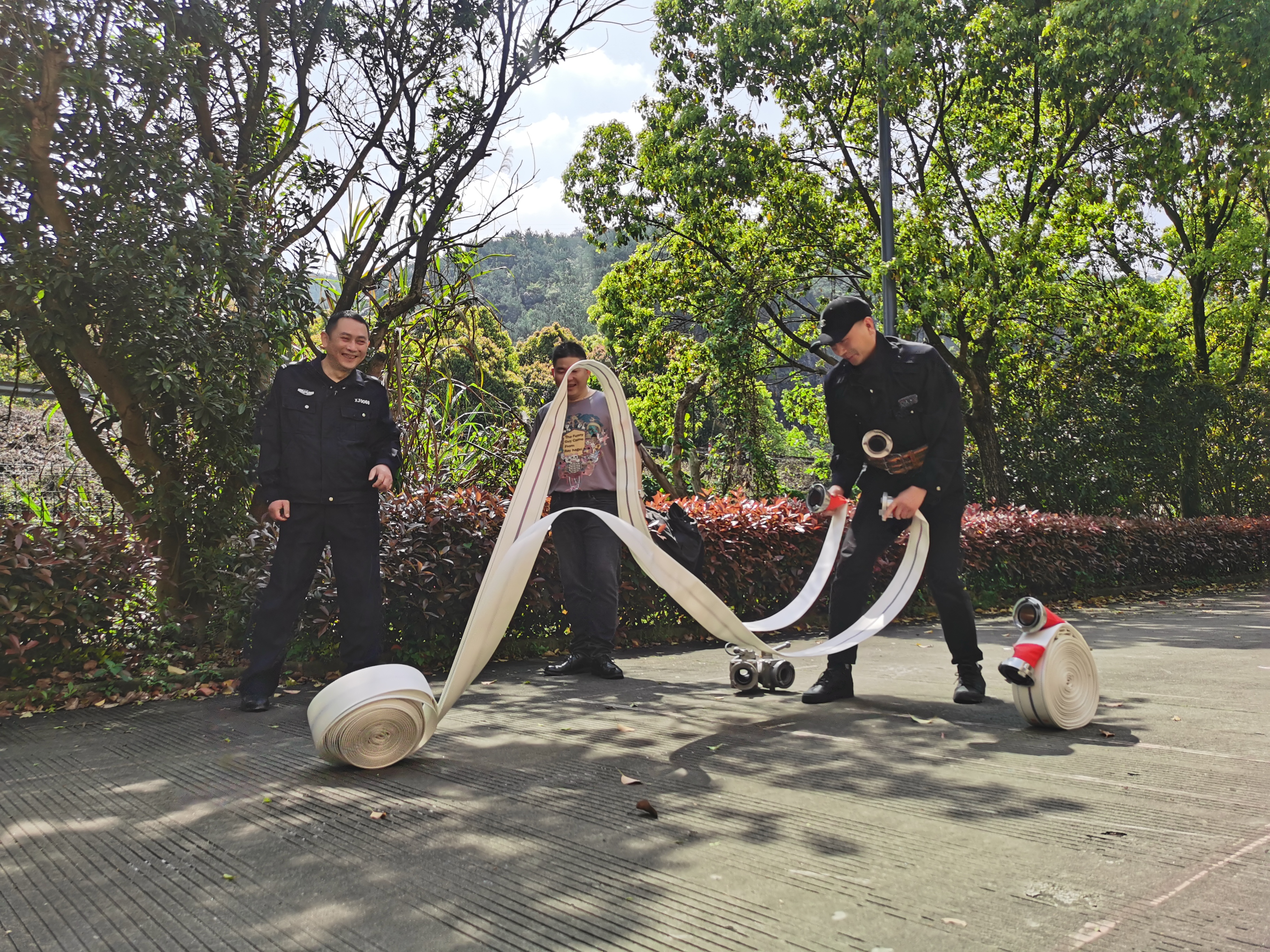 1681342879803844.jpg 2023.04.12陶文輝示范水帶連接操作 陳智慧攝.jpg